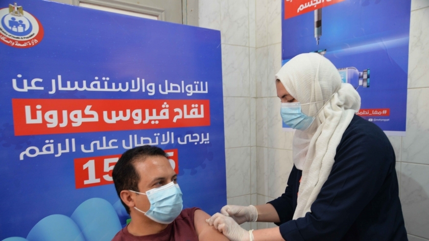 وزارة الصحة تواصل تطعيم المواطنين بلقاح كورونا