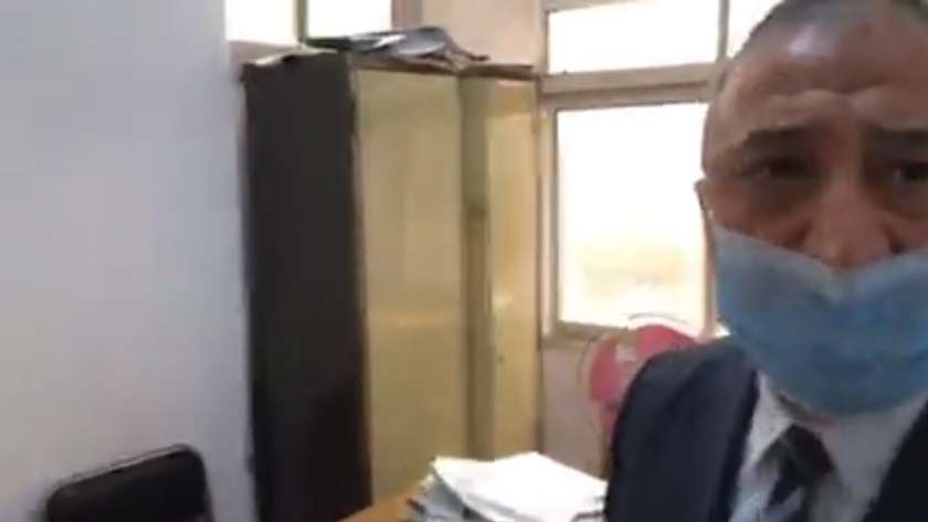 محافظ الإسكندرية ينفعل داخل مكتب تأمينات الدخيله فين الموظفين
