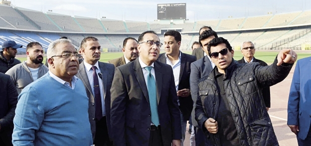 رئيس الوزراء يتفقد المنشآت الرياضية باستاد القاهرة