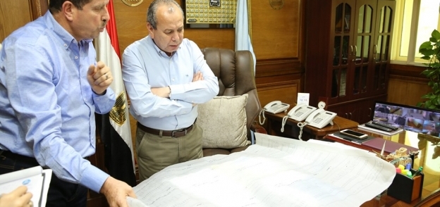 محافظ كفر الشيخ يناقش بعض الملفات مع رئيسا مدينة بيلا ودسوق