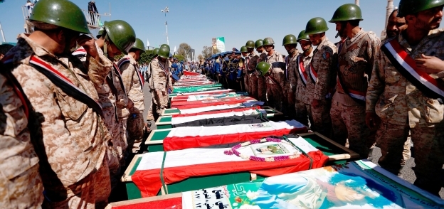 جنازات لبعض القتلى فى اشتباكات اليمن