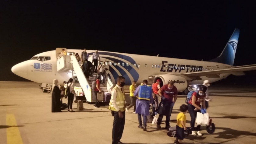وصول طائرة المصريين العالقيين في عمان والأردن