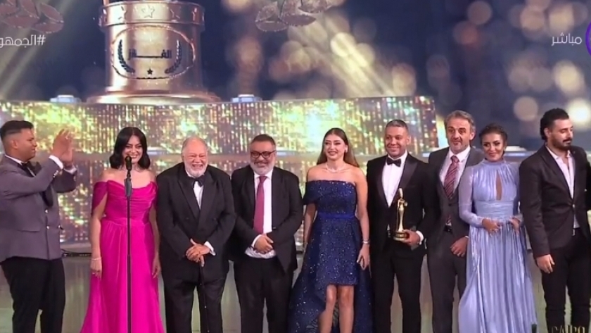 أسرة مسلسل «جزيرة غمام» في حفل توزيع جوائز مهرجان القاهرة للدراما