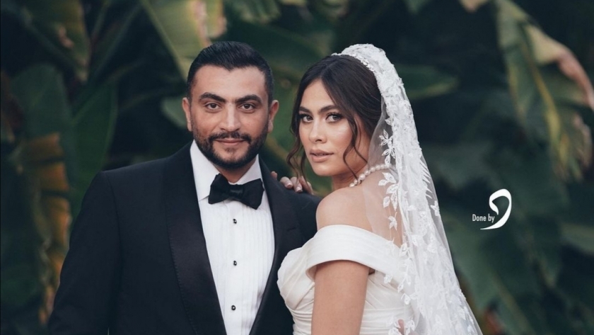 الفنانة هاجر أحمد وزوجها في حفل زفافهما