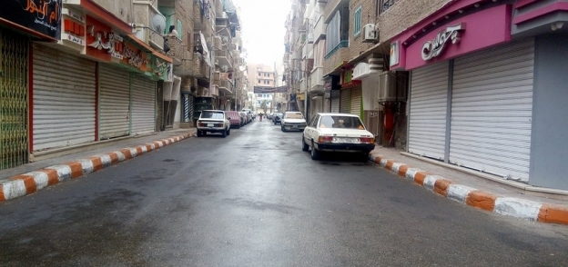 بالصور| خلو الشوارع والميادين من المارة بقنا بسبب سقوط الأمطار