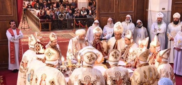 بالصور والأسماء| البابا يسيّم 15 كاهنا لكنائس الإسكندرية