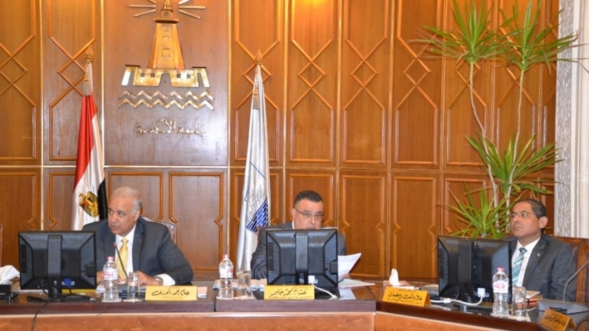 مجلس جامعة الإسكندرية خلال جلسته اليوم
