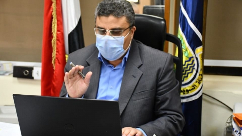 الدكتور محمد شقيدف أثناء الإجتماع