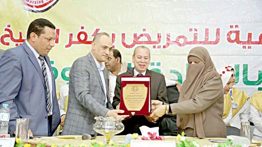 محافظ كفر الشيخ يشهد تكريم 250ممرضة مثالية بكافة المنشات