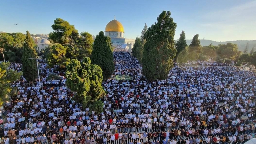 آلاف الفلسطينين يؤدون صلاة عيد الأضحى في الأقصى