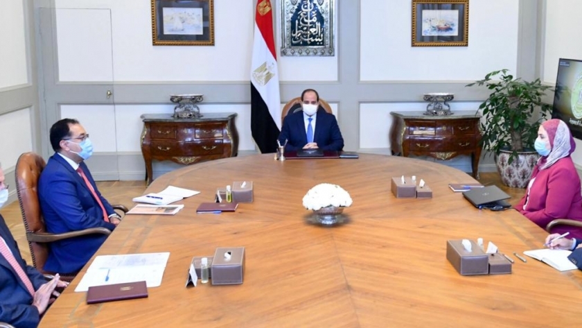 الرئيس خلال لقائه مع رئيس الوزراء ووزيرة التضامن اليوم