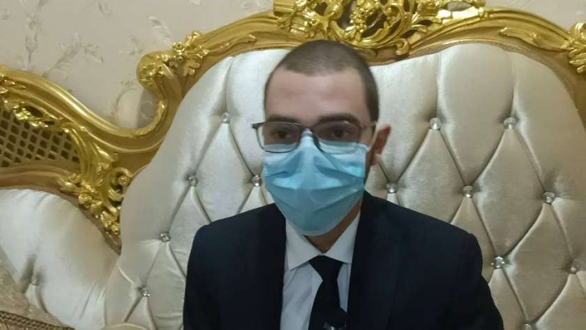 صور..طالب "قاهر سرطان "بالغربية :"تكريم الرئيس السيسي وسام على صدري "
