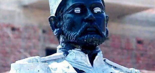 تمثال الخديوى إسماعيل بعد طلاءه الذي اثار غضب المواطنين