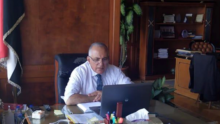 وزير الرى خلال اجتماع إيراد النهر عبر تقنية الفيديو كونفرانس