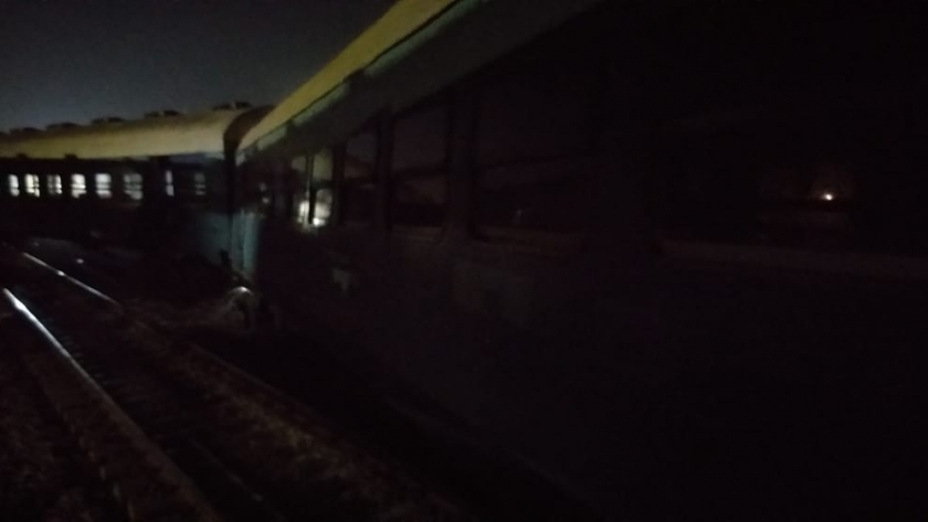 إصابة 10 أشخاص في خروج قطار عن القضبان بمنيا القمح بالشرقية