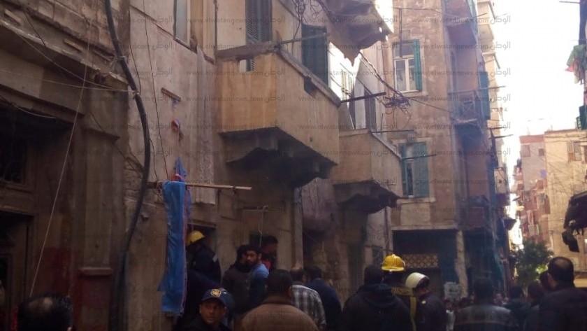 مصرع سيدة مسنة و2 مصابين من أسفل عقار كرموز بالإسكندرية