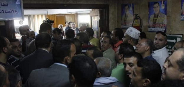 زحام وطوابير في انتخابات العمال بشركة شمال القاهرة لتوزيع الكهرباء