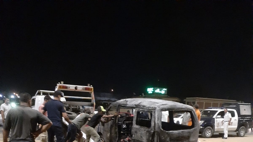 مصرع شخص وإصابة 4 آخرين في تفحم ميكروباص على طريق «مصر - الإسماعيلية»