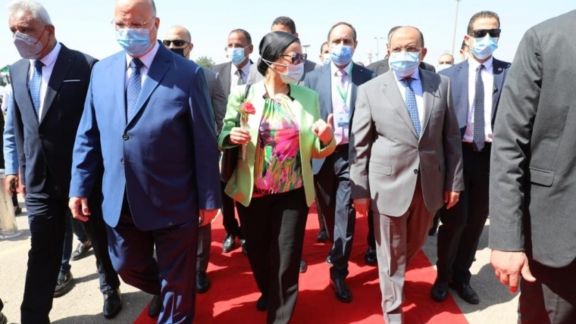 وزيرا التنمية المحلية والبيئة ومحافظ القاهرة خلال الإعلان عن بدء منظومة النظافة الجديدة
