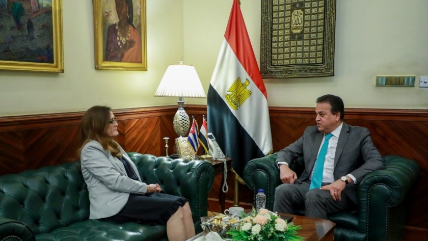 وزير الصحة خلال استقباله سفيرة دولة كوبا لدى مصر