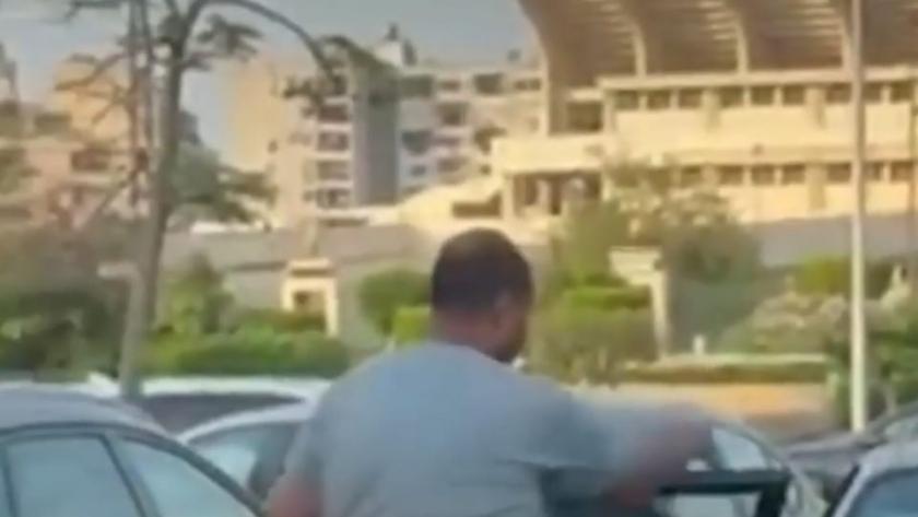 كشف ملابسات فيديو تحطيم شخص سيارة بالقاهرة
