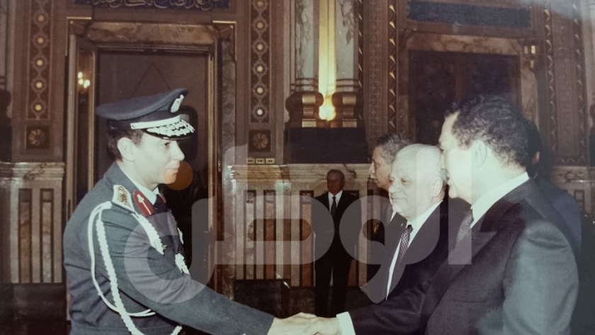 الرئيس الأسبق محمد حسني مبارك وكبير الياوران الأسبق ساجي لاشين