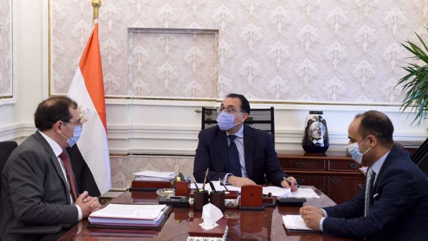 د. مصطفى مدبولى خلال اجتماعه مع وزير البترول