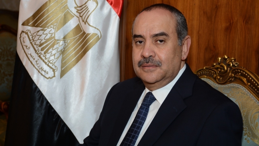 الطيار محمد منار عنبة، وزير الطيران المدني