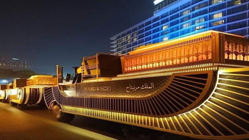 سيارت نقل المومياوات الملكية من المتحف المصرى إلى متحف الحضارة