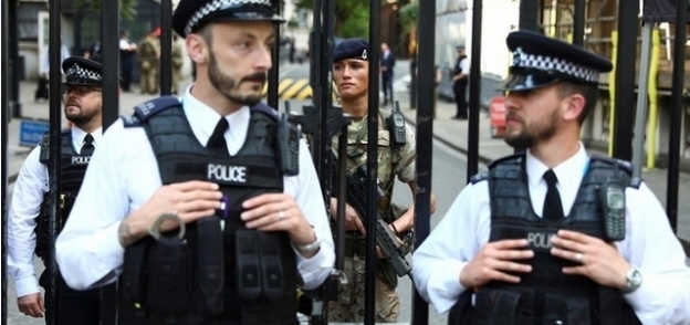 شرطة بريطانيا تنشر مقطعا لاثنين من المشتبه في تورطهما بتسميم سكريبال