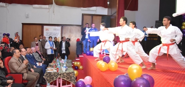 محافظ بني سويف يشهد أول مهرجان ثقافي بمسرح مدرسة الشروق بعد تطويره