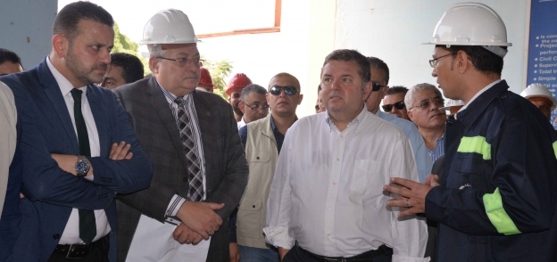 خلال زيارة الوزير لمصنع سماد طلخا