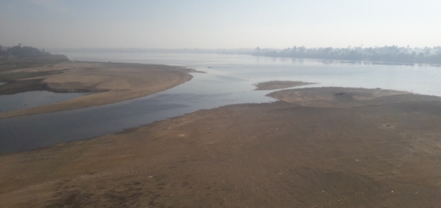 ظهور الجزر بمجرى نهر النيل بسبب انخفاض المنسوب