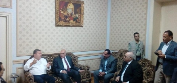 وزير قطاع الأعمال يصل إلى شركة غزل المحلة لعقد اجتماع مع روساء قطاعات