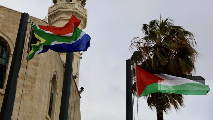 علم جنوب أفريقيا أمام بلدية بيت لحم من وكالة الانباء الفلسطينية