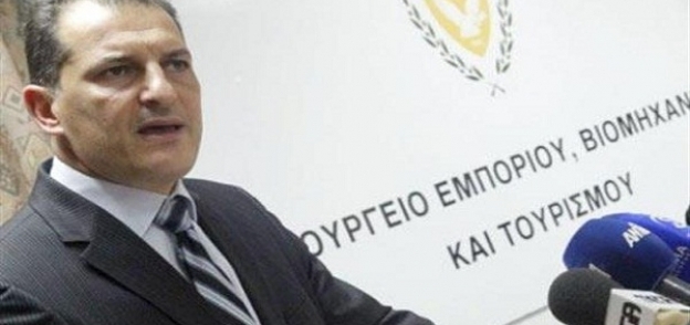 يورجوس لاكوتريبيس وزير الطاقة القبرصى