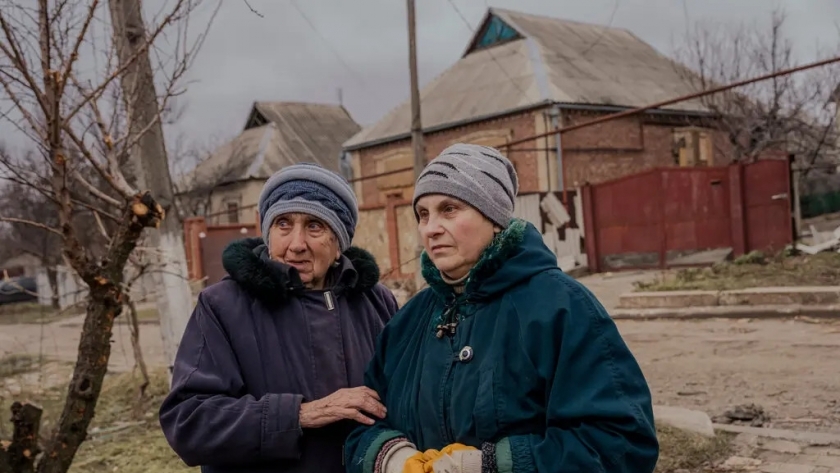 سيدتين من شرق اوكرانيا من مؤيدي روسيا