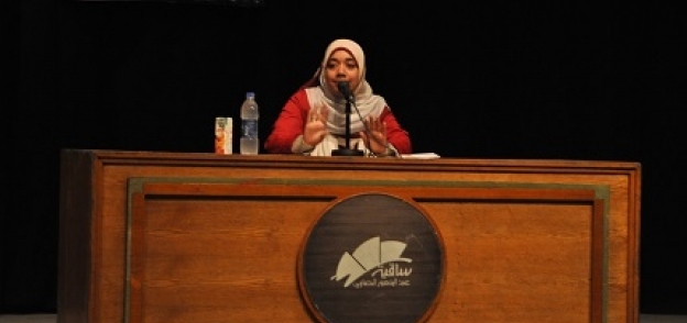 الكاتبة فاطمة حسين