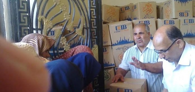بالصور| "المخابرات العامة" توزع 5 آلاف كرتونة غذائية على مواطني كفر الشيخ
