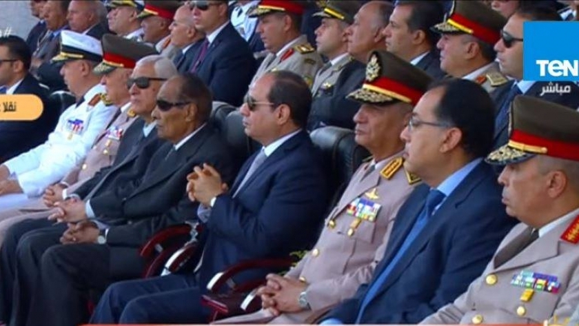 الرئيس وكبار رجال الدولة أثناء احتفالية تخريج دفعات الكليات العسكرية