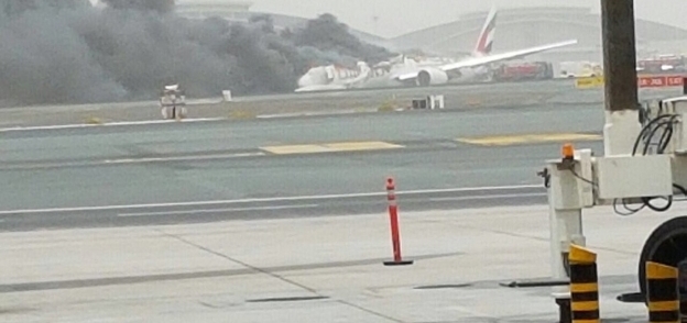 اندلاع النيران في طائرة دبي