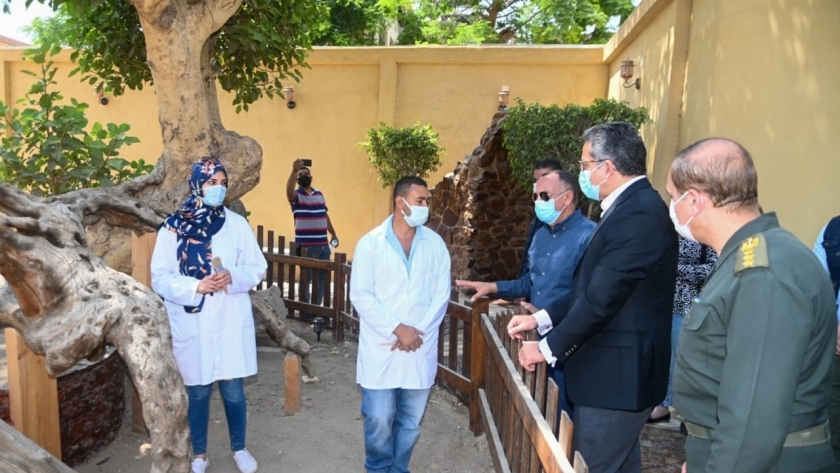 وزير السياحة والآثار يتفقد مستجدات أعمال تطوير «شجرة مريم» بالمطرية