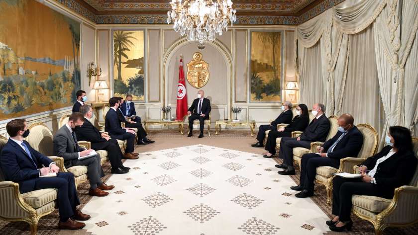 الرئيس التونسي في لقاء مع وفد من مجلس الشيوخ الأمريكي ضم السناتور كريس ميرفي من الحزب الديمقراطي الأمريكي والسناتور جون أوسوف