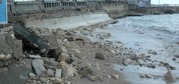 السياحة تخاطب حماية الشواطئ لإصلاح المتهالك من الطريق نتيجة الأمواج 