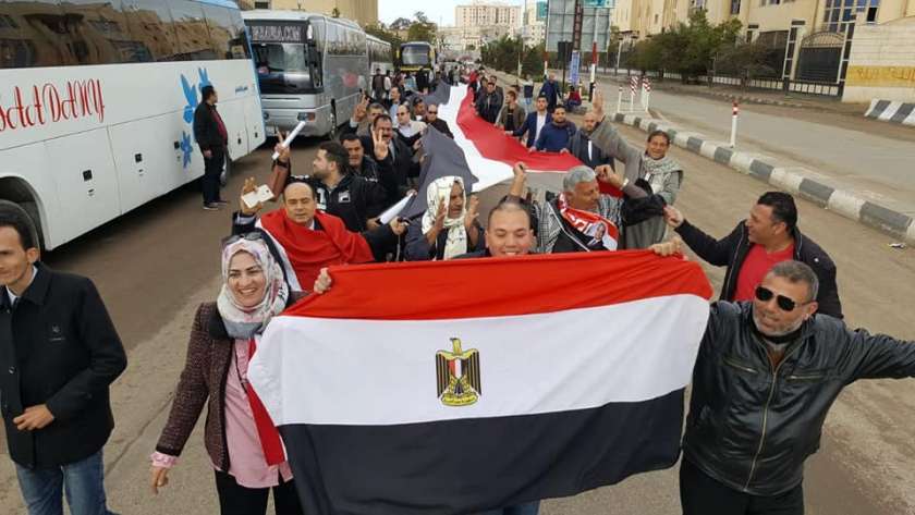 الآلاف من أهالي كفر الشيخ يتجهون للقاهرة للمشاركة فى مؤتمر القبائل العربية بالأستاد 