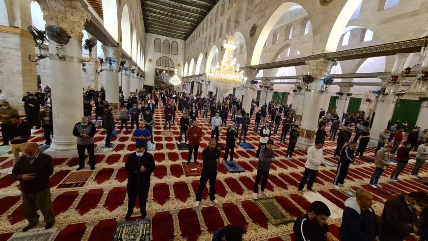 المصلون داخل المسجد الأقصى