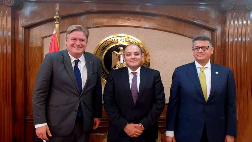 طارق رضوان وأنطونيو لوبيز يلتقيان وزير التجارة والصناعة