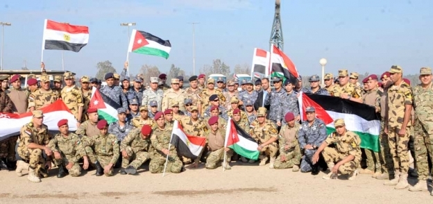 القوات الخاصة المصرية والأردنية تواصل تدريبات «العقبة 2015»