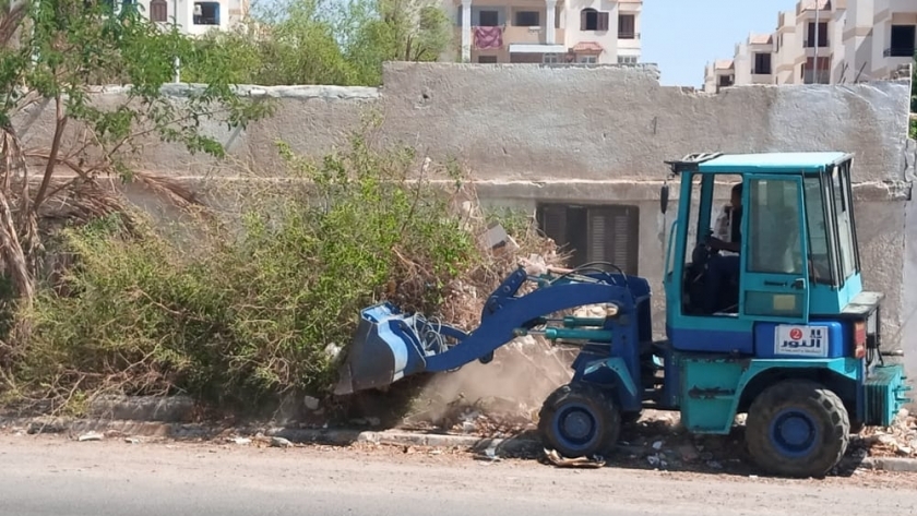 رفع 20 طن مخلفات نظافة في حملة على أحياء مدينة سفاجا
