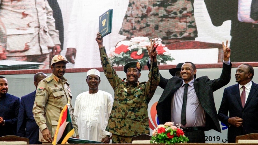 توقيع الإعلان الدستوري في السودان